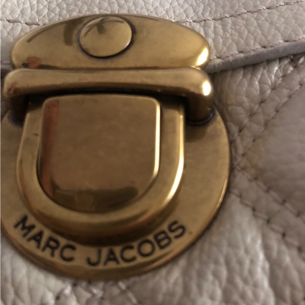 Marc Jacobs Gold and Cream Leather Clasp - Picture 5 of 15